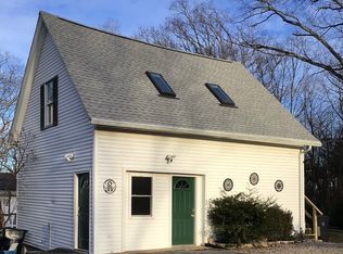 30 Charles St, Putnam, CT 06260