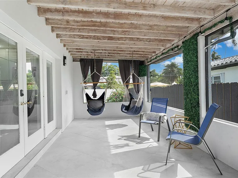 1100 Buchanan St — Photo 3