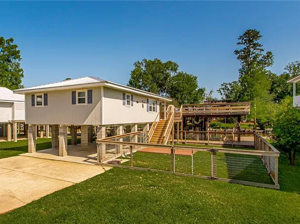 32800 Cypress Dr, Springfield, LA 70462