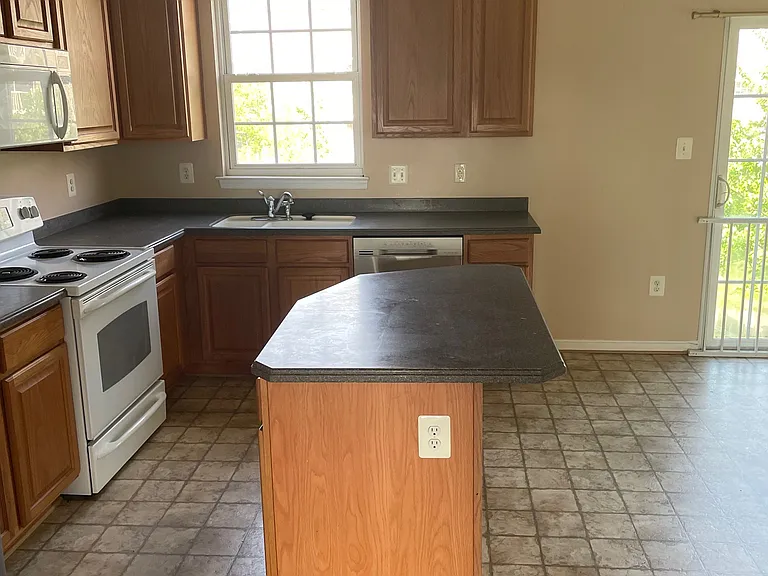 18305 Roy Croft Dr — Photo 17