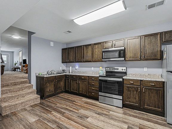 4th image of 241 Helen Ave