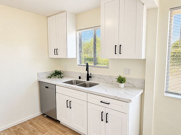 4th image of 7462 N Judson St