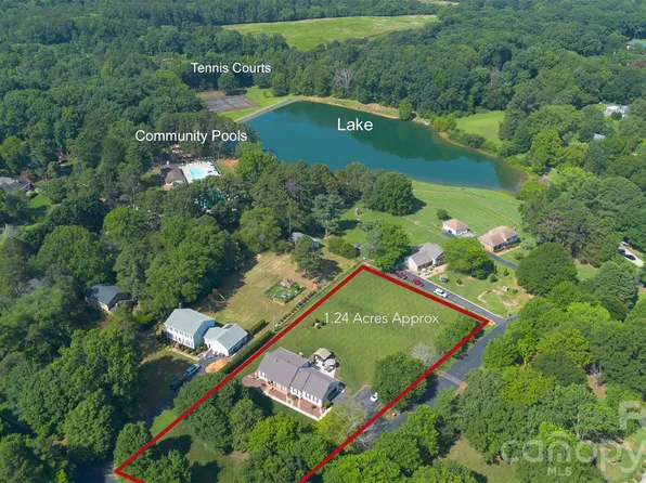 3231 Windrow Ln, Matthews, NC 28105