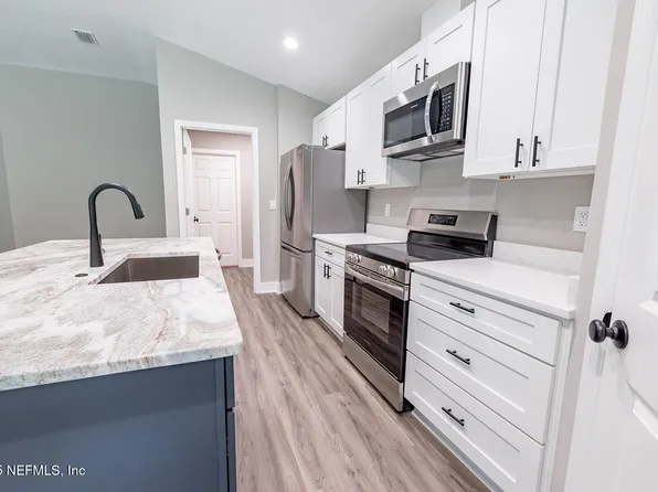 208 CORAL FARMS Road, Florahome, FL 32140