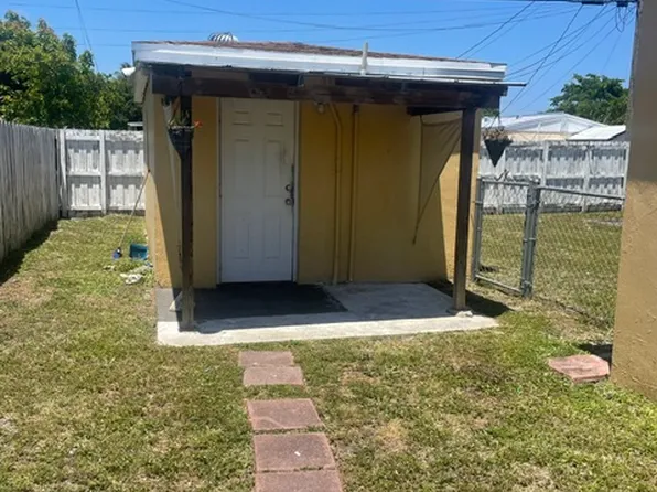 (undisclosed Address), North Miami Beach, FL 33162