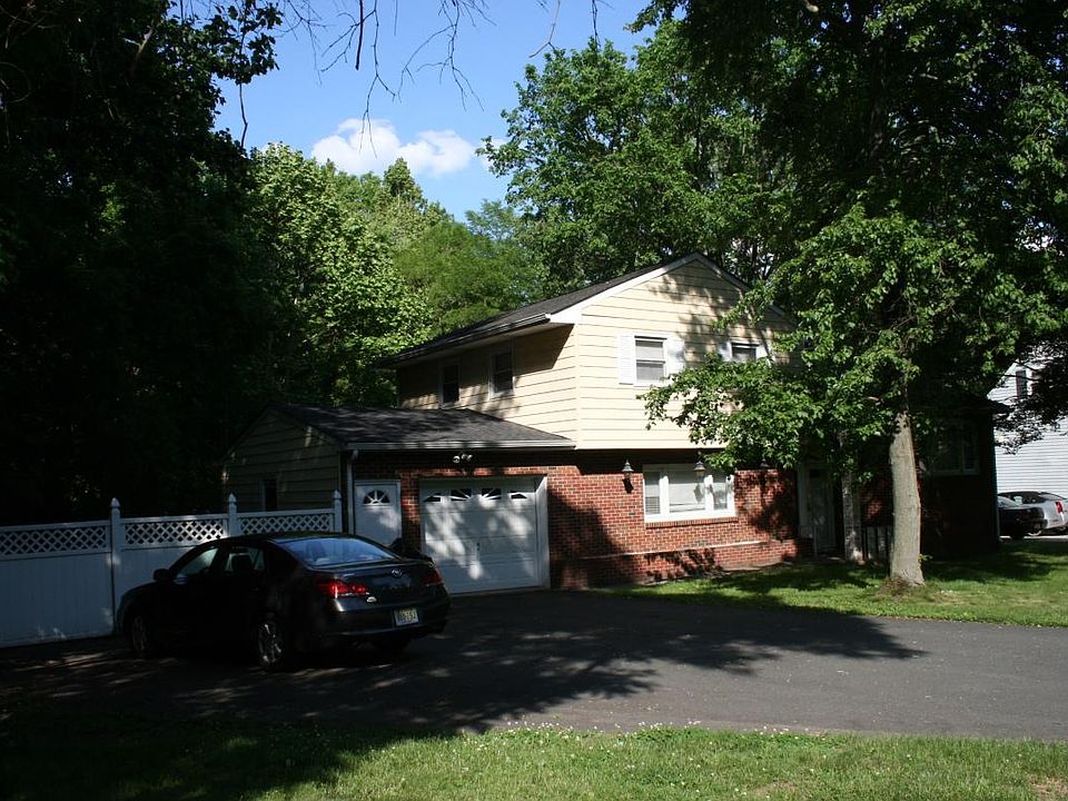 Front home, garage and driveway