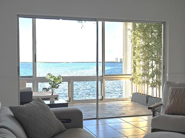 410 Wilma Cir APT 306, Riviera Beach, FL 33404