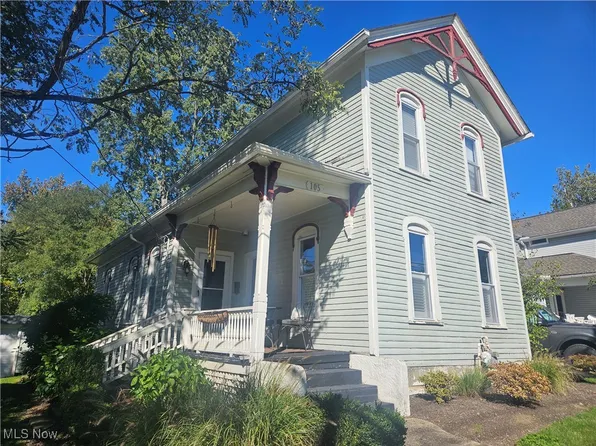 105 Bell St, Chagrin Falls, OH 44022