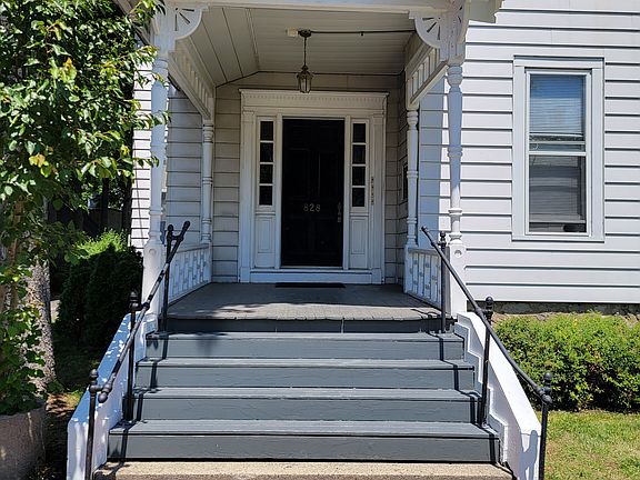 3rd image of 828 W South St APT 5