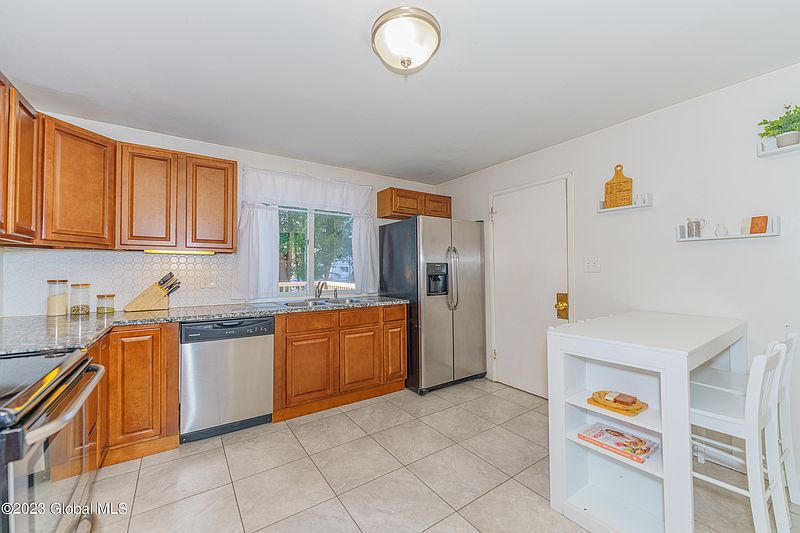 5th image of 70 Jones Drive