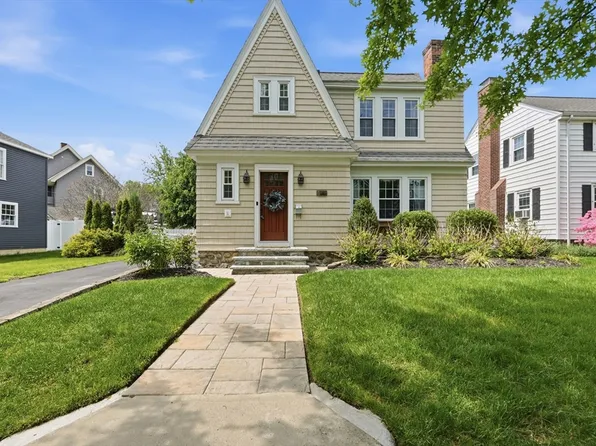 16 Bay State Rd, Worcester, MA 01606