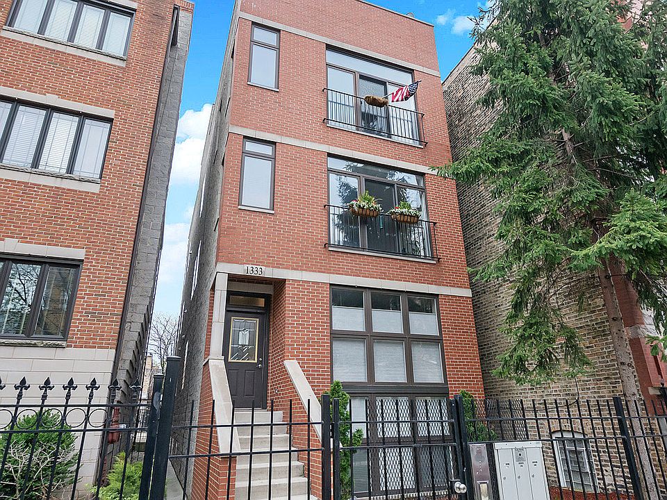 1st image of 1333 N Artesian Ave #3