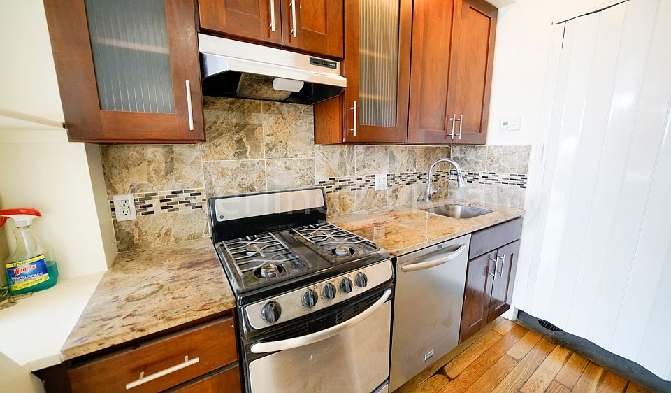 1st image of 25-15 Crescent St #7B7