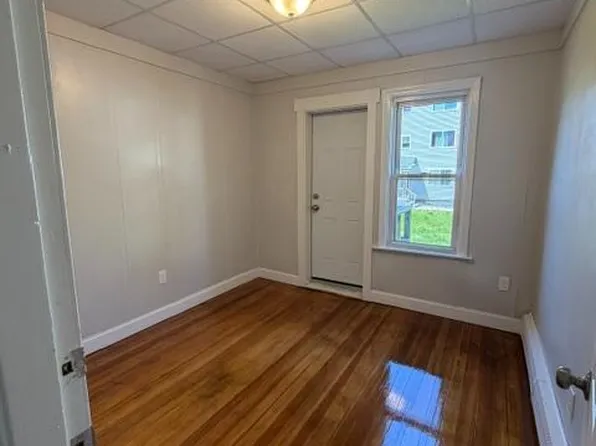 48 Mystic St, Fall River, MA