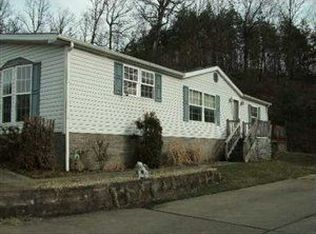 201 Rock Lake Dr, Zelienople, PA 16063