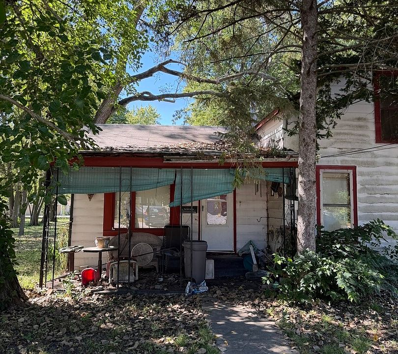 1st image of 522 N School St