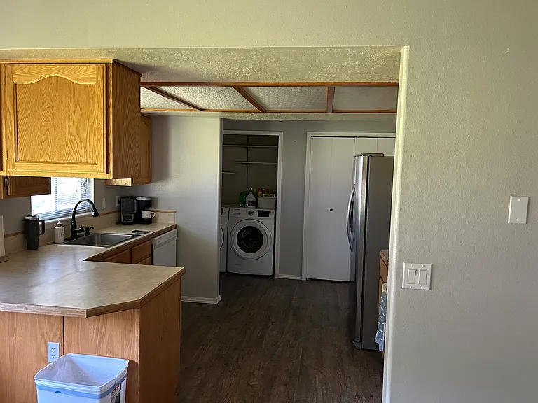 190 E 6th Ave — Photo 2