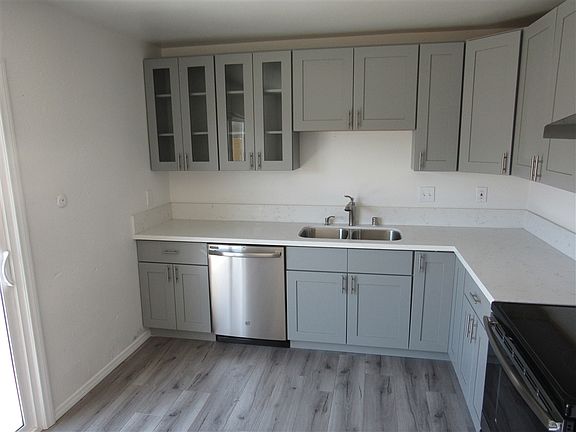 5th image of 888 Cherrywood Way Unit 8