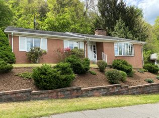 11 Woodland Dr, Wheeling, WV 26003