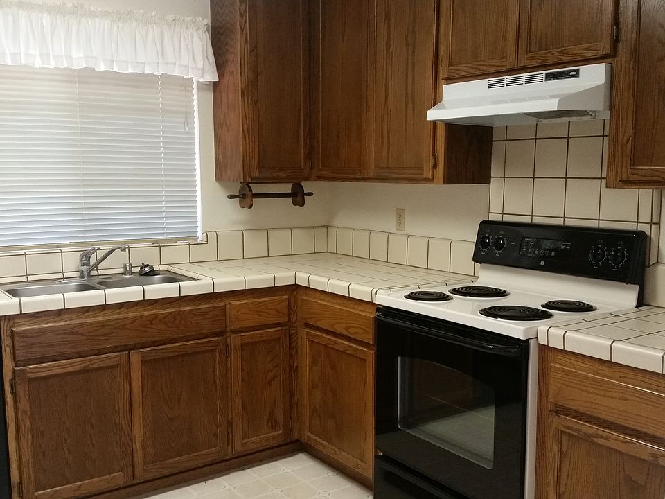 2nd image of 275 2nd St E