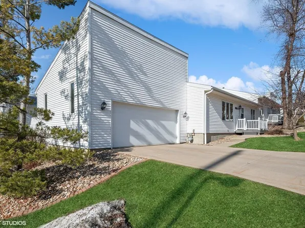 804 6th St NW, Waverly, IA 50677