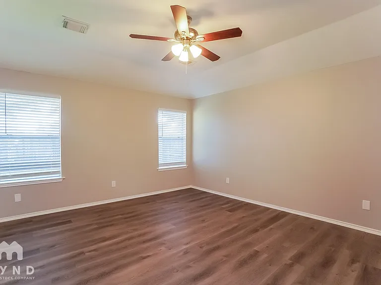12035 Thornecrest Dr — Photo 8