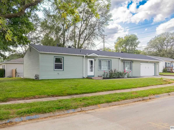 7518 Diane Ct, La Vista, NE 68128