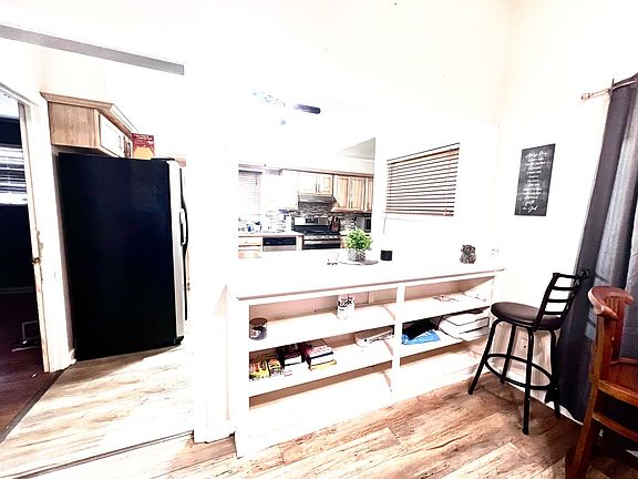5th image of 734 Woodmont Pl