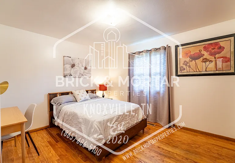 2407 Holbrook Dr — Photo 16