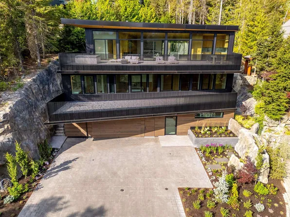 3452 Blueberry Dr, Whistler, BC V8E 0B9