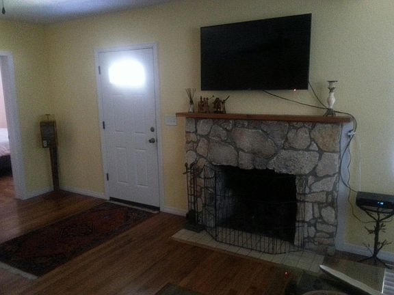 4th image of 420 Wisteria Rd