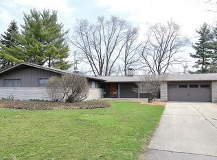 701 Maple Ln, Geneva, IL 60134