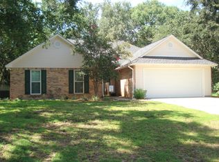 1805 Burnt Oak Dr, Ocean Springs, MS 39564