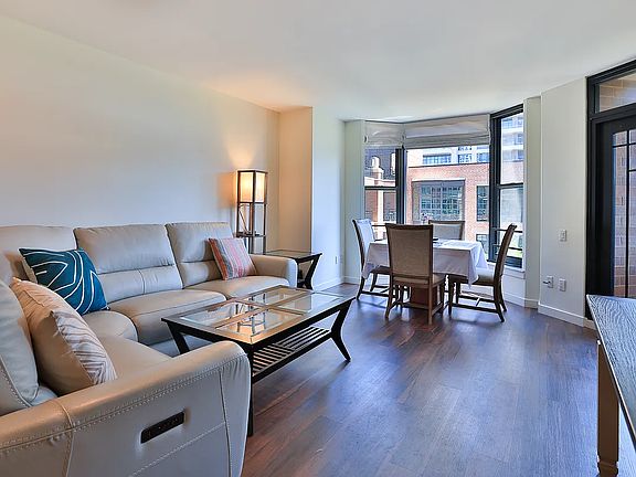 5th image of 500 W Harbor Dr Unit 516