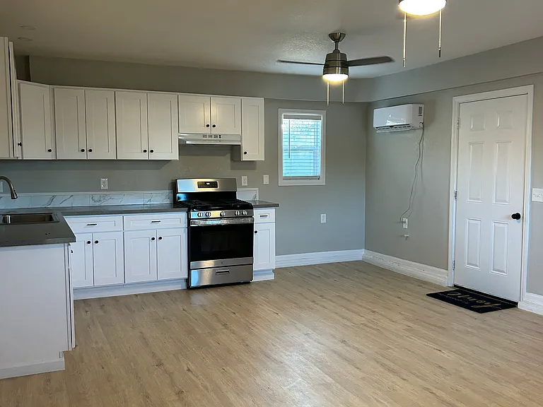 1407 Chase St — Photo 4