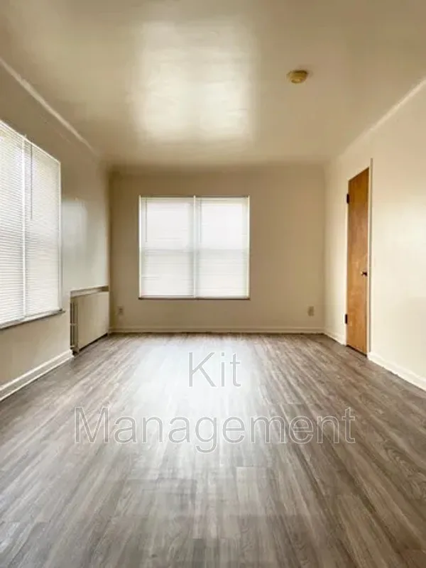 Charming 1-Bedroom Near University District Cozy, Affordable Living on Douglas Rd — Photo 2