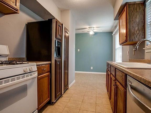 4th image of 1325 E Park Dr