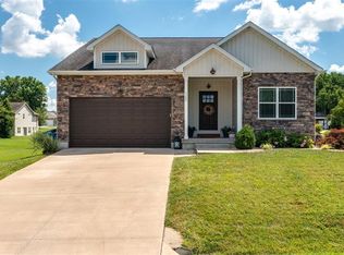1145 Nassau Dr, Edwardsville, IL