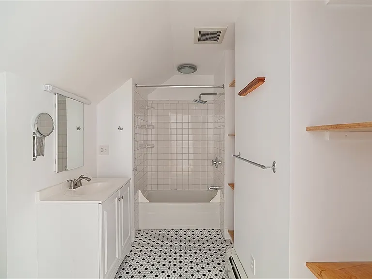 8-10 York Ave #10 — Photo 17