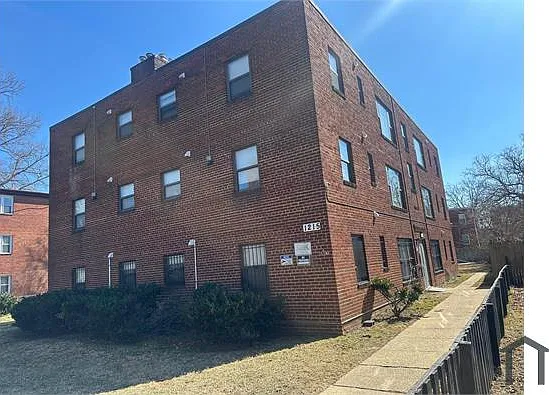 1215 Alabama Ave SE — Photo 10
