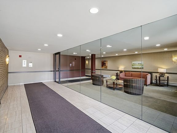 3rd image of 1655 Lake Cook Rd APT 343
