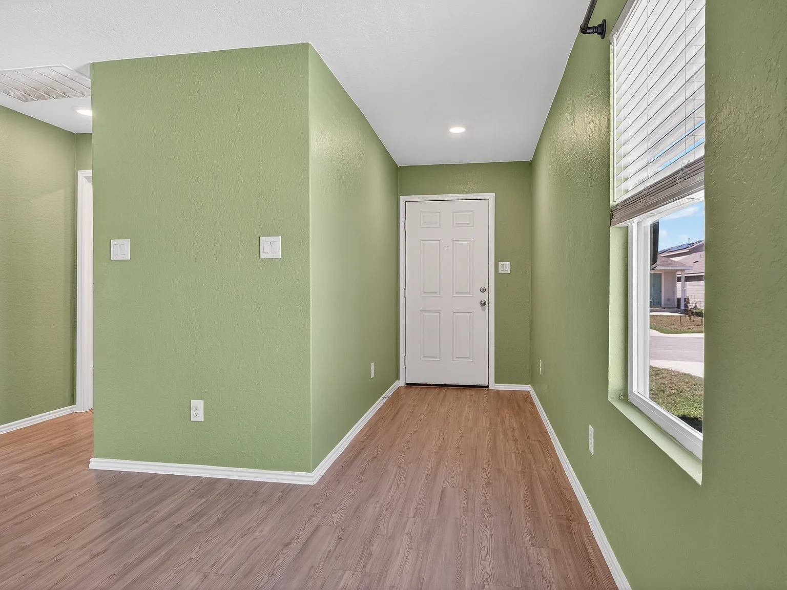 3 bed, 1225 sqft, $1,600 — Photo 4