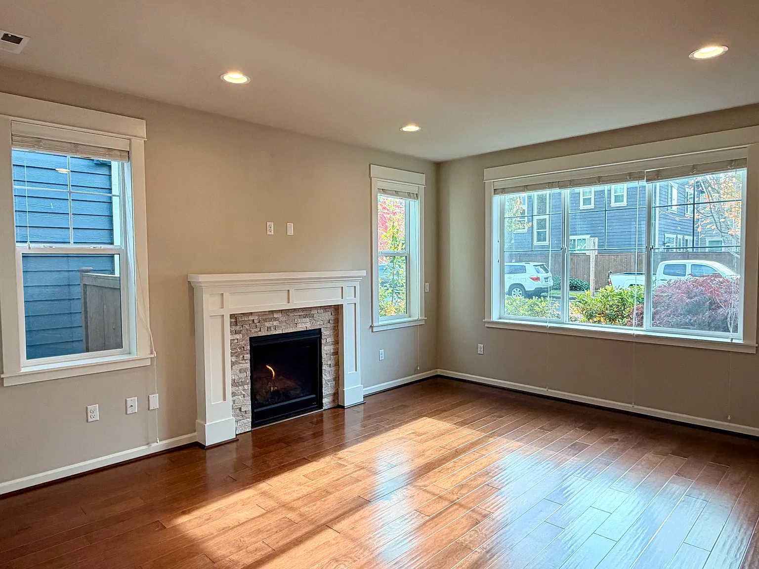 3 bed, 2.5 bath, 2254 sqft, $3,695 — Photo 4