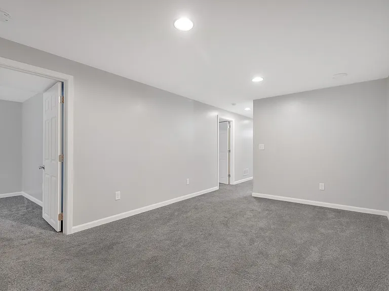 1210 Carriage Hills Dr S — Photo 11