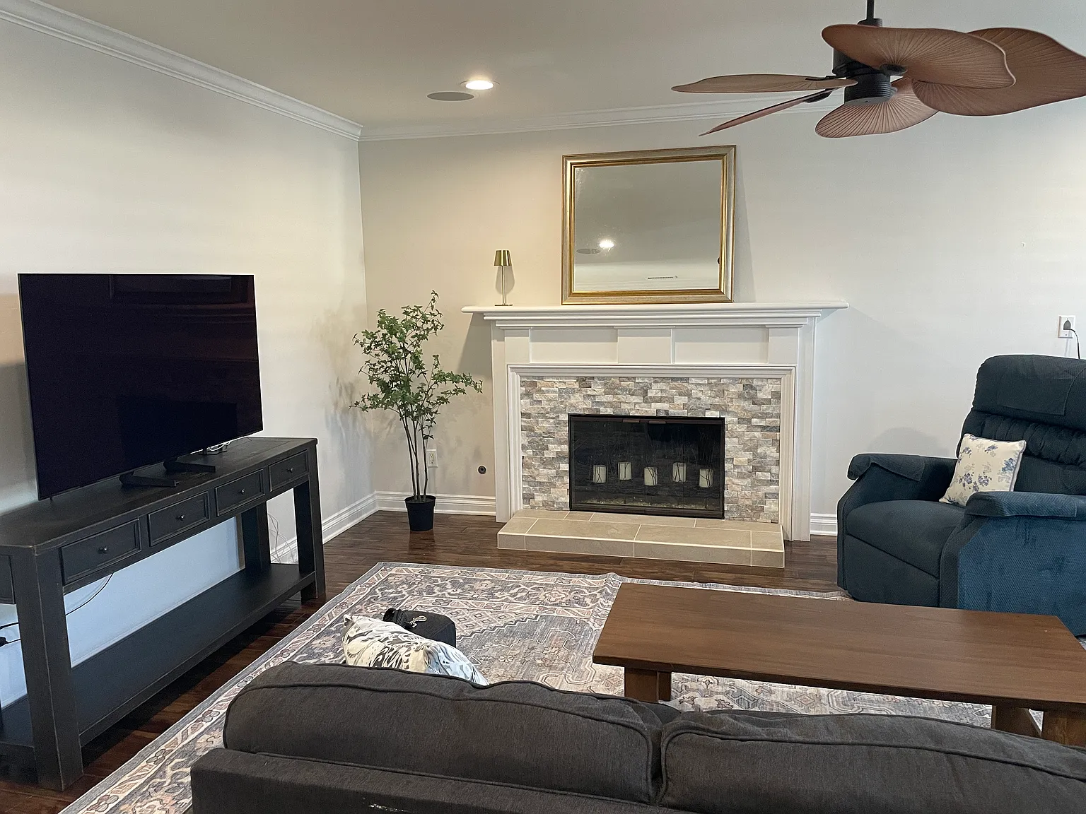 3 bed, 1450 sqft, $5,432 — Photo 1