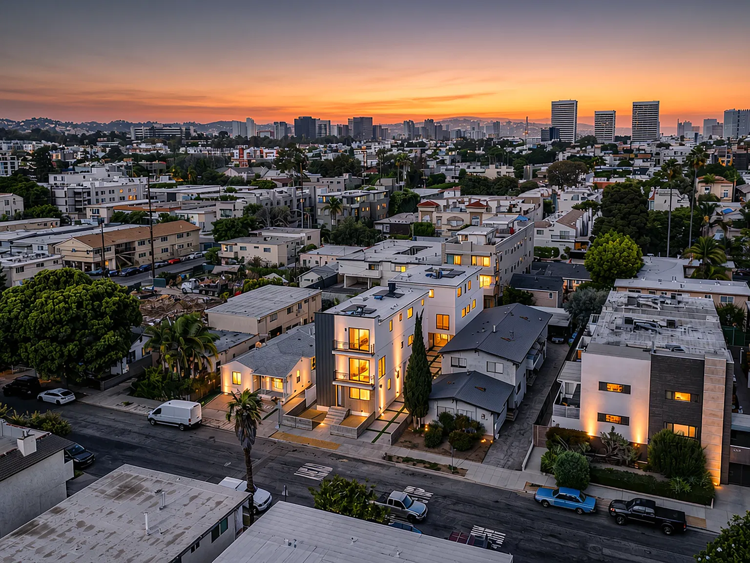 Luxury New Construction Townhomes In West la — Photo 3
