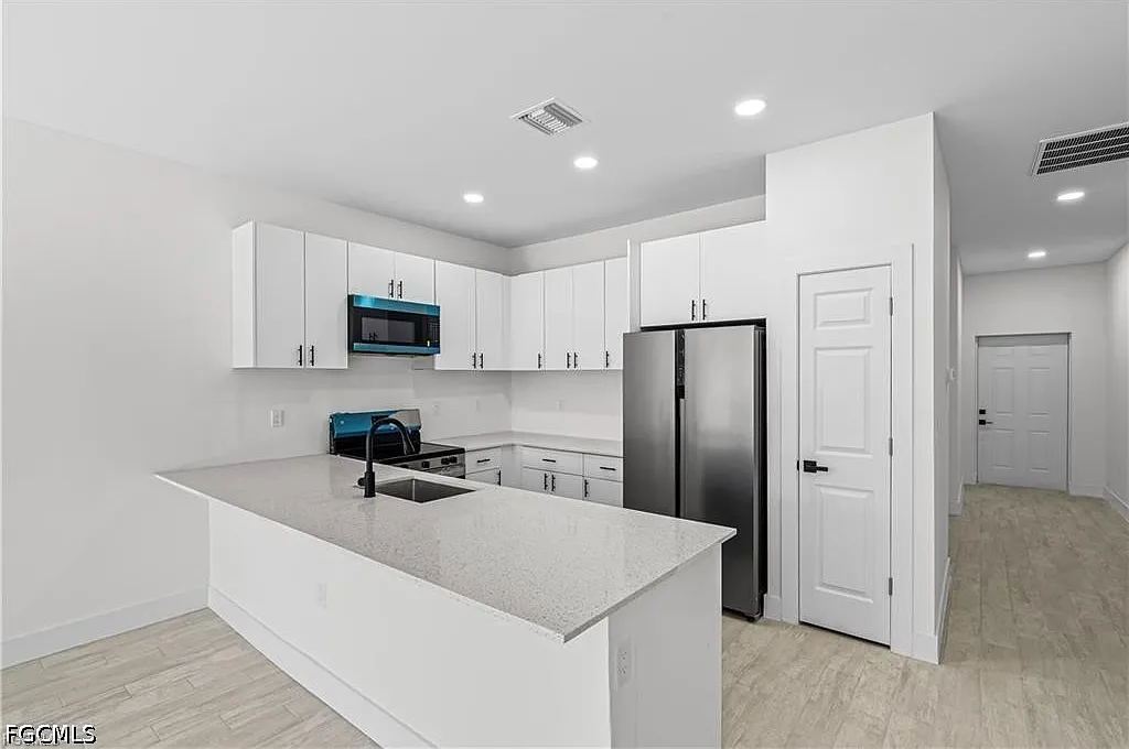 3 bed, 2.0 bath, 1175 sqft, $1,650 — Photo 2