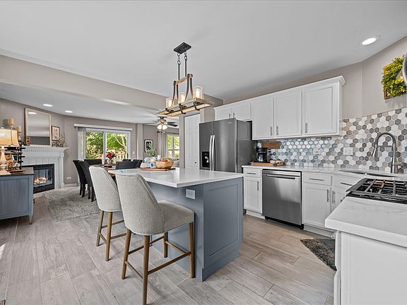 3rd image of 3368 Renard Ln