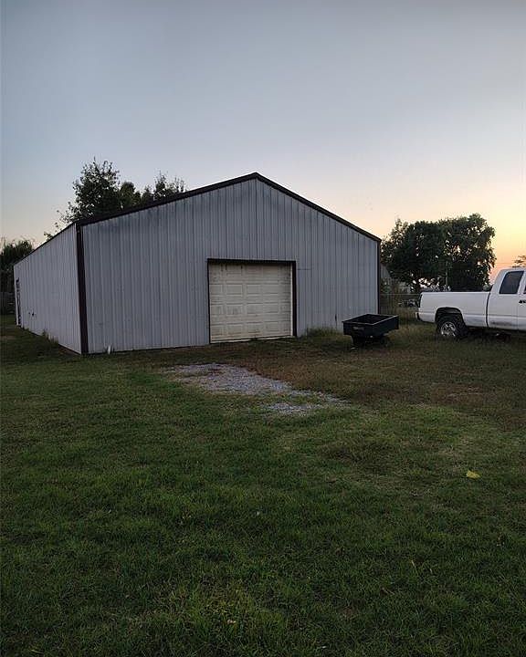 2nd image of 17 W Cardinal Ln
