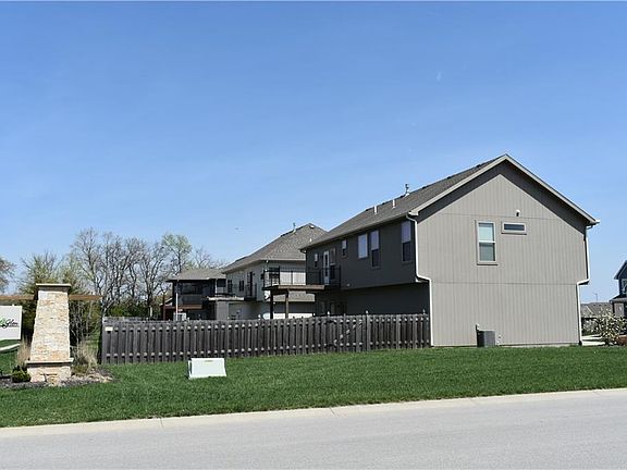 2nd image of 1640 Shadow Dr